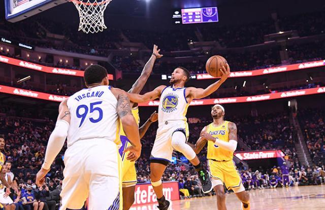 开云体育在线入口-连续3场三分20+ 勇士强大火力弥补内线防守不足